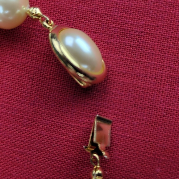 Vintage Oversized Faux Pearl Statement Necklace and Earrings Set - Picture 4 of 10